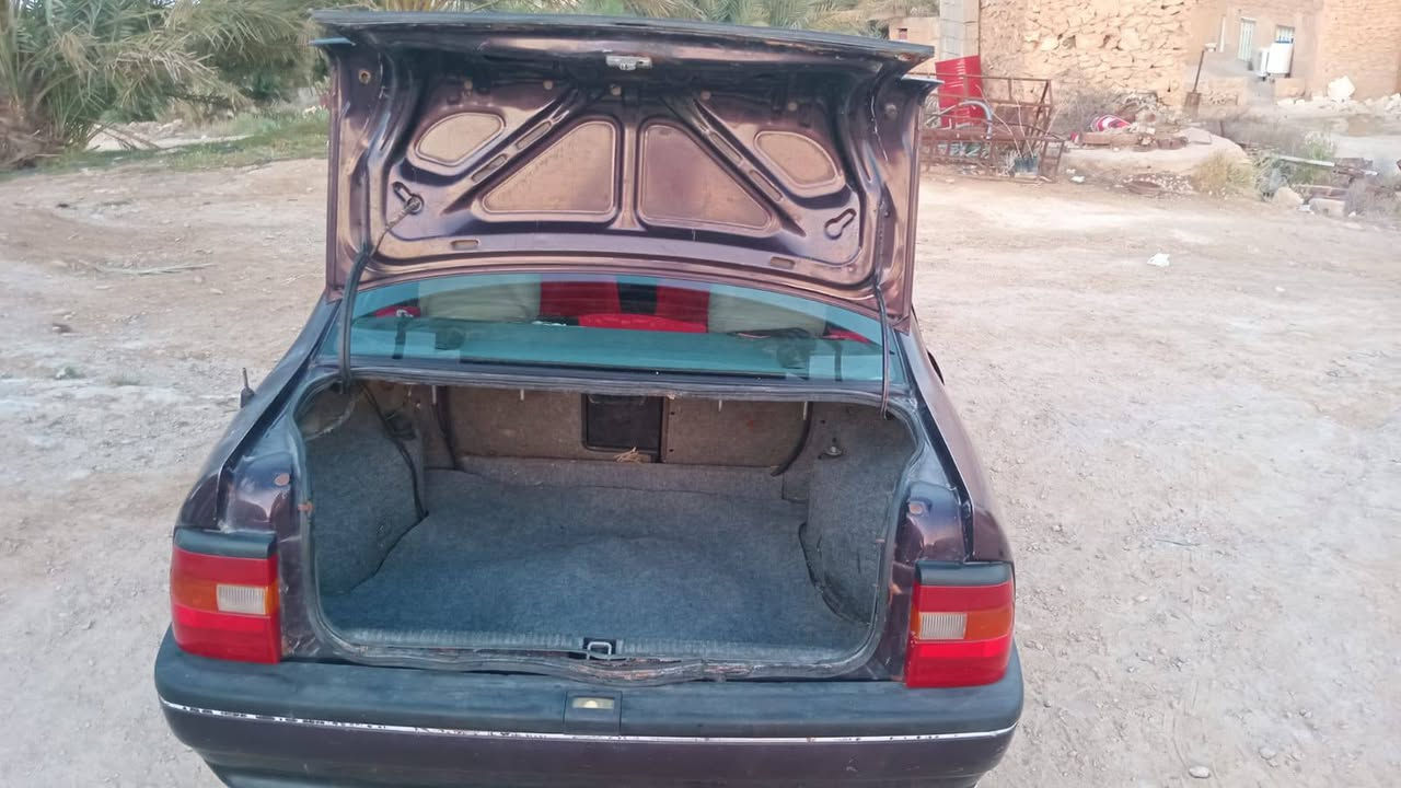 السلام عليكم
اوبل فكتره موديل 92
سياره بلاديه مكفوله من ضربه وصبغ 
محرك 1800
تبريد بلاد بس نقص غاز 
تخم تاير 
محرك كير شرط 
السعر 37وبها مجال 
مكان السياره حديثه الوس 
الاتصال ***********
