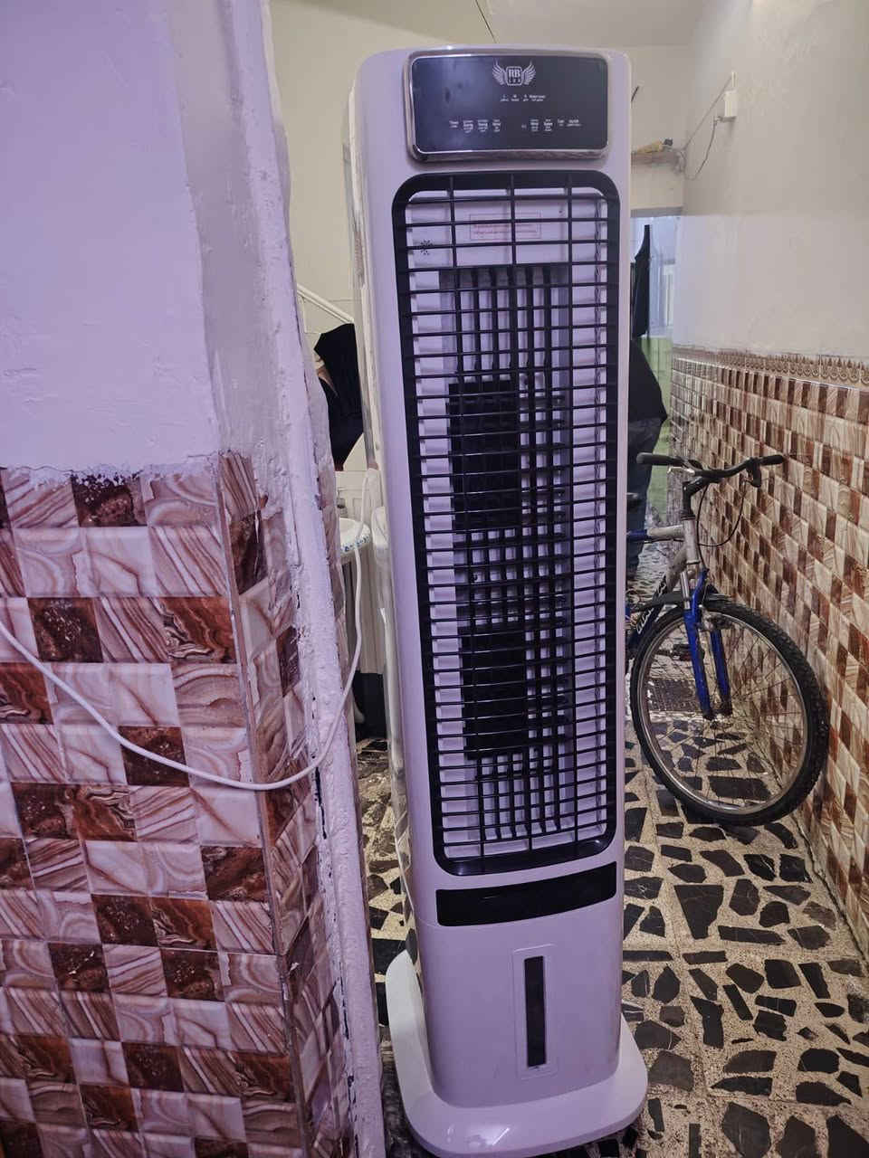 سلام عليكم مبرده نضيفه صالها شهرين من شتريتها سعرها 250ولباسكل 50وبي مجال مكاني بغداد مدينه الصدر ***********
