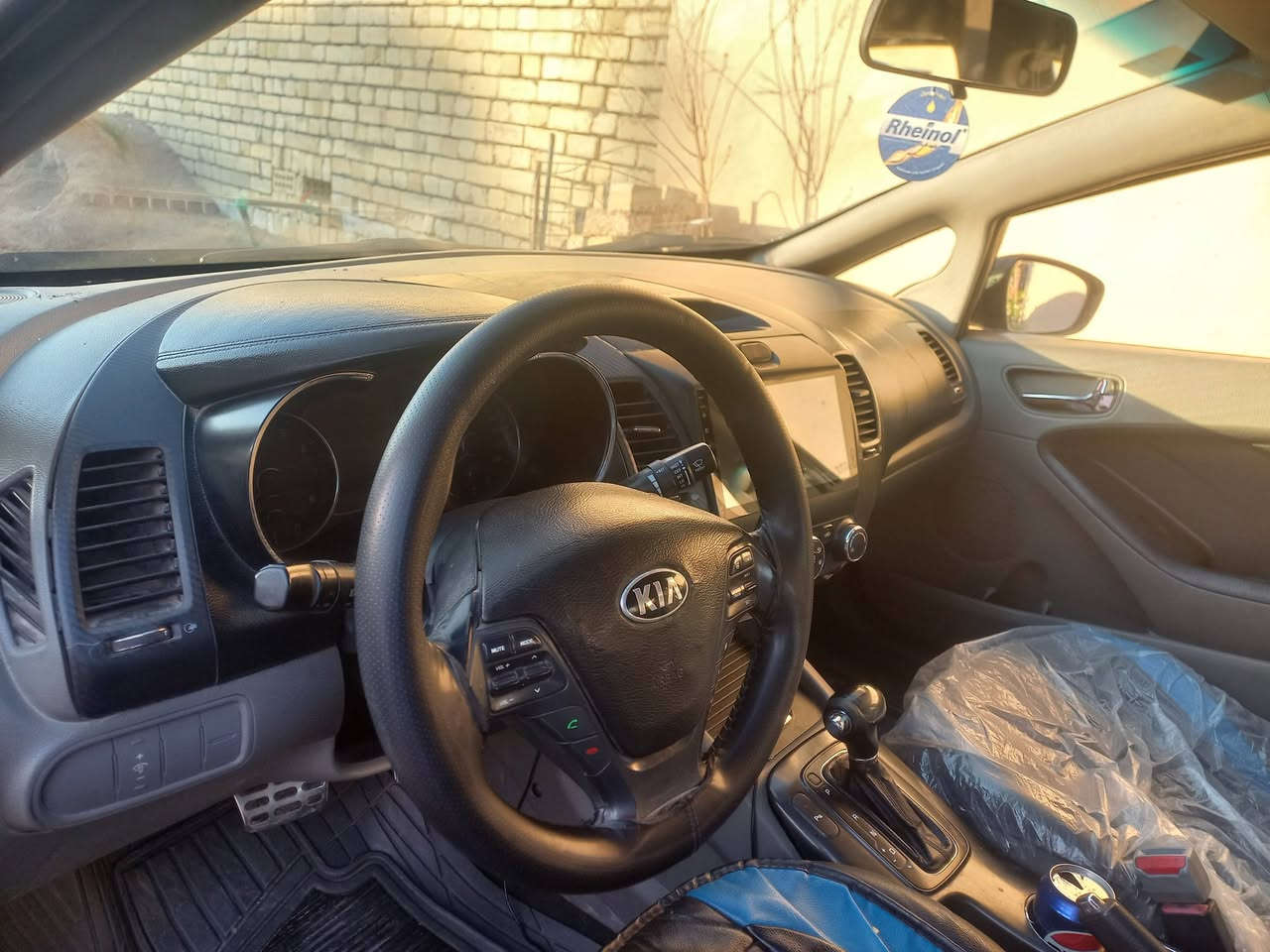 أللهم صل على محمد وآل محمد الطيبين الطاهرين 
سيراتو2013شكل 2014
خليجي فول مواصفات 
تبريد قطعتين
رقم أربيل 
تحكم ستيرن 
حدادية 70%
محرك بي تنقيص
مرشوشه حزام 
جاهزة من كلشي السيارة 
السعر 85 وبيها مجال بيع او مراوس حسب القناعه 
***********وتساب
