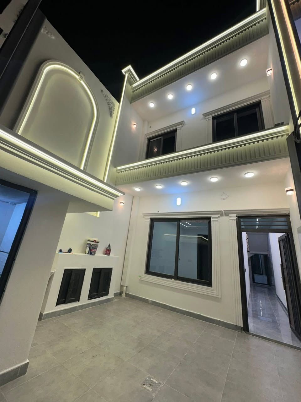 دارين للبيع مساحة الدار الواحد 100 متر طابقين طابو ملك صرف في بدايات المنطقة في منطقة الاسرى مفقودين قرب جامع حق المبين 
***********
