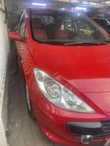 بيجو فرنسي موديل 2006 سياره جاهزة من كلشي كير محرك صدر تبريد مكفولات شاشه تاب ويل كب بيه صبغ نص لباب ودوسه بدون حادث جماليه فقط سعر ٥٥ بيه مجال قليل شراي يتصل مكاني بغداد لحبيبيه ***********رقمي بي واتساب
