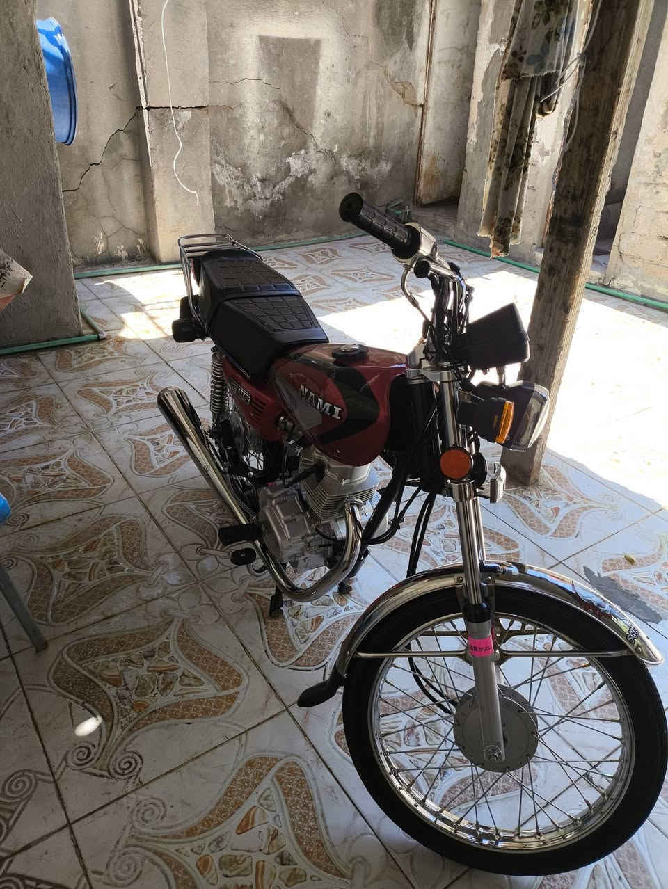 دراجه ايراني أدوات بس رقم شاصي موجود محرك نامة شلامجة جديد ما مفتوح الدراجه تعمير جديد نظافتها موجوده بالصور وشوف العين السعر 850 مكاني القرنة هاذ رقم *********** موجود واتساب
