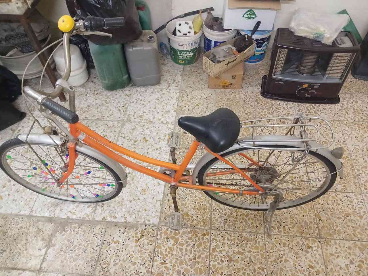 سلام عليكم للبيع باسكل بناتي برتقالي للإستفسار ***********
