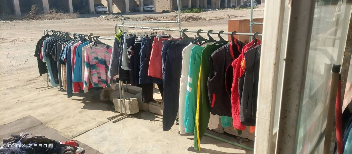 محل باله وجديد ملابس واحذيه للبيع شلع المحل بي خير من الله فوك مليون ونص بس الغراض ب٥٠٠الف  ابيع شلع ٧٥٠الف بيع مستعجل طلع تعيني عقود  وما متغرف اله وسوكه ماشي خير من الله حركته 
غير متواجد فيس 
رقمي ***********
