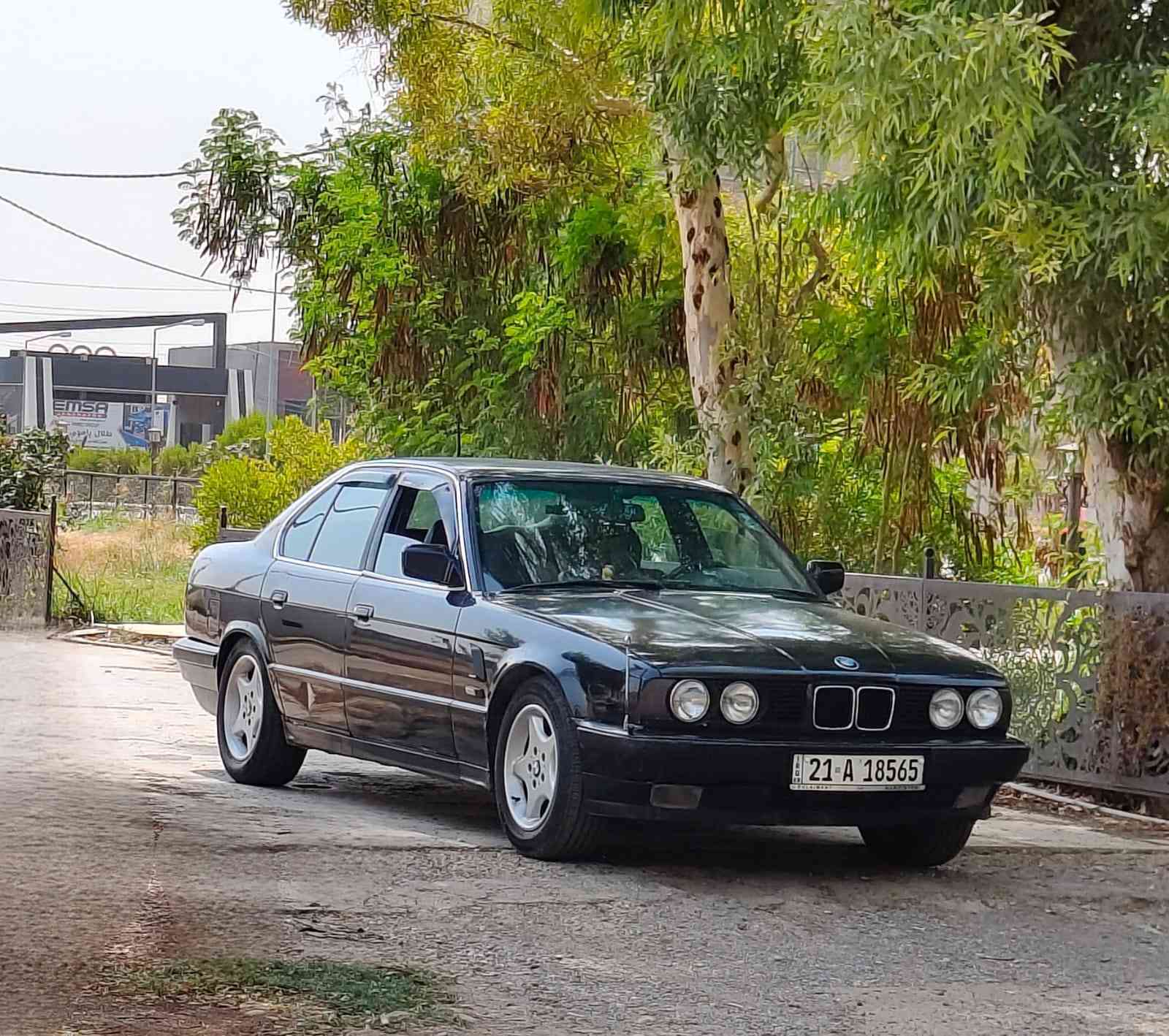 السلام عليكم بي ام دبليو موديل 525iكير عادي 1990 مكفولة من كص وشاصي حادثها فقط جاملغ مصبوغة عام للجمالية كير مكينة مكفولا سيارة مناقصها شي خير من الله ترايها للبصرة رقم سليمانية بااسمي تحويل ثاني يوم مكاني بغداد الامين الثانية السعر 57 وبيها مجال حك جيتك وهذا رقم تلفوني ***********
