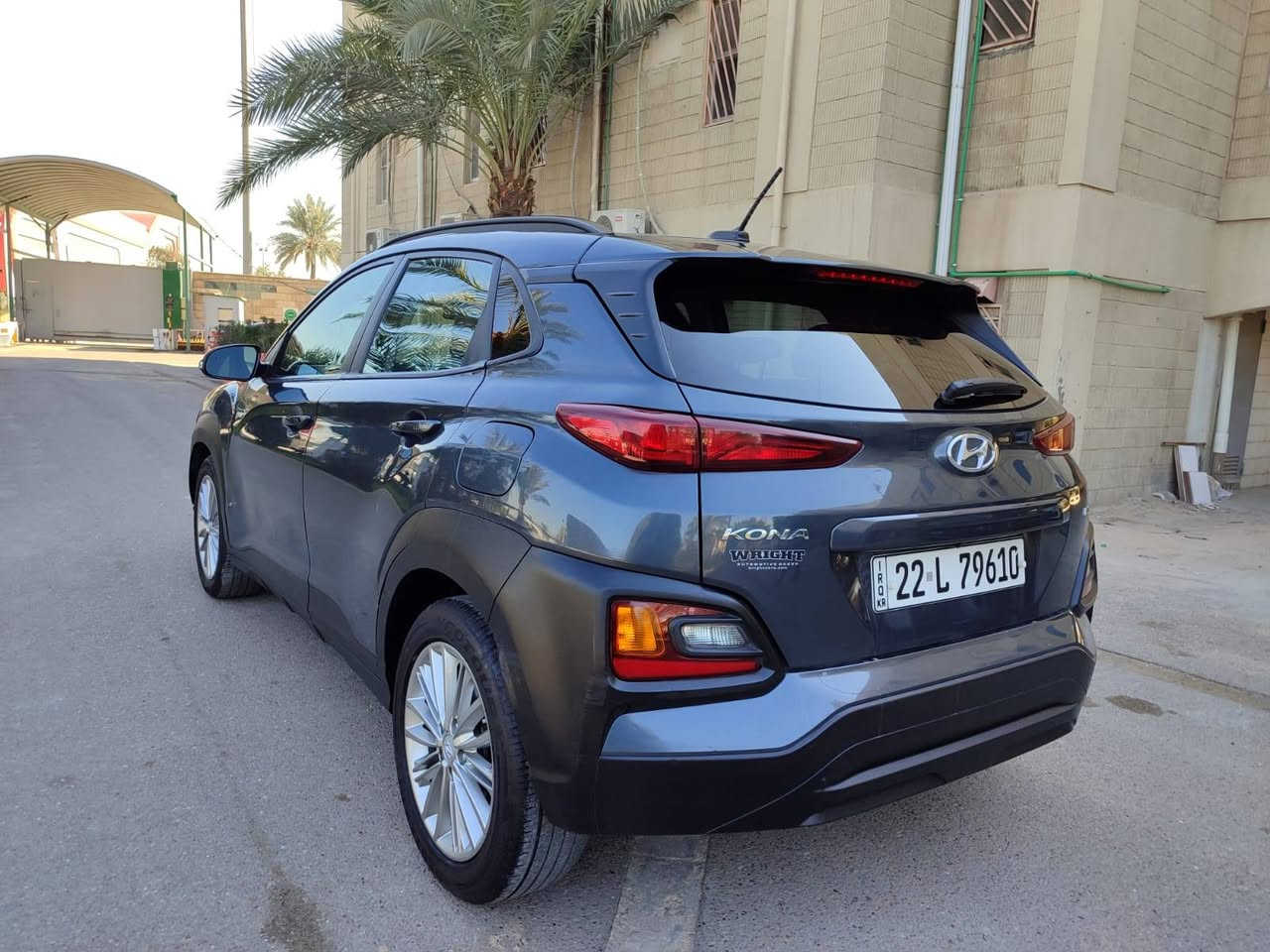 السلام عليكم ورحمة الله
هيونداي كونا 2021 وارد امريكي
اللون فيلي  . محرك 2000 دوش AWD
السيارة ماشية 45.553 ميل 
رقم اربيل الدولي الجديد 
مواصفات السيارة 
شاشة . بصمة . تحكمات فول 
رادار . نقطة عمياء . تدفئة في الكشنات الأمامية 
السيارة نظيفة . تخم تاير جديد 
سعر السيارة 158 $  وبيها مجال 
التواصل على الرقم 
***********  وبي واتساب 
مكان السيارة بغداد  / زيونة
