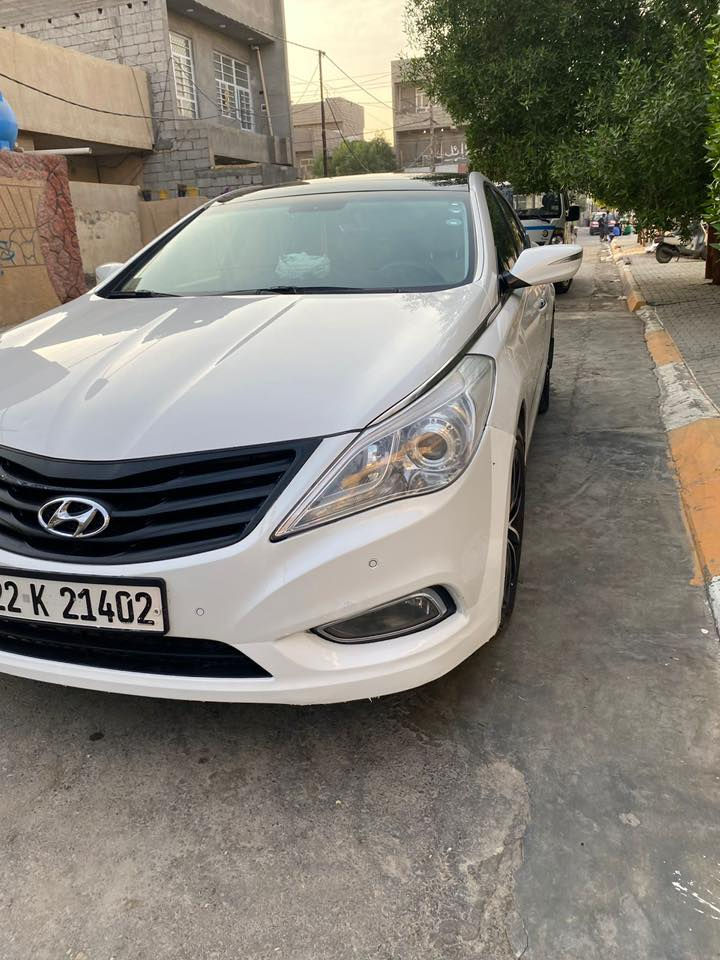 ازيرا 2013 خليجي رقم اربيل لون ابيض 
فول مواصفات 1/1 داخل قرميدي 
ماشية 120 الف كيلو حقيقي تدك جرس
محرك 3000 ستة سلندر مفتوح للادامة 
مكفولة بدون صبغ بيها مكانين بارد وشخط 
كير مكينة تبريد مكفول لا تنقيص لا تبخير 
السعر 140$ 
موقع ديالى 
***********
