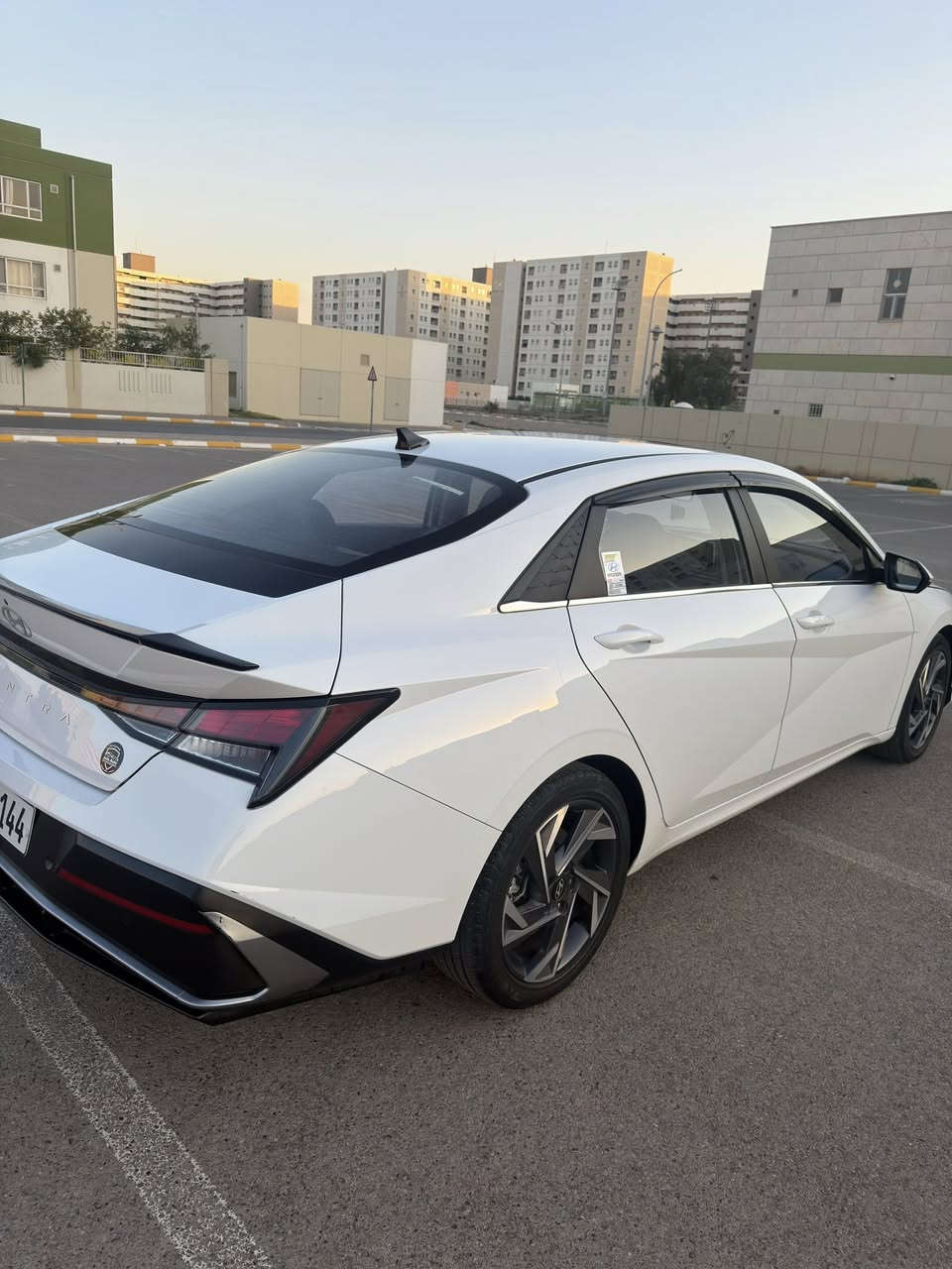 السلام عليكم النترا تجميع صيني موديل2025
سياره جاهزه من كولشي فول موصفات 
مكفوله كفاله عامة 
رقم سليمانية ابسمي تحويل ثاني يوم 
فتحه 
بصمه 
اشاير بل مري 
صندوك ذكي 
بصمه ترحيب 
ثلاث انضمه قيادة 
لد ضبابي 
وباقي موصفات معروفه 
السعر 150 وبيه مجال حك الجيه 
مكاني بسماية 
***********
***********
