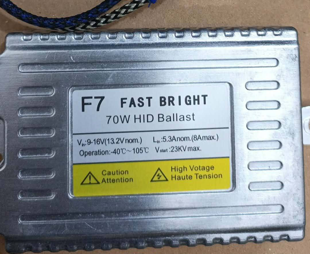 زينون HID للسيارات موديل 9005.
نوع الإضاءة: زينون HID (تفريغ عالي الكثافة).
الطاقة: 75 واط.
درجة اللون: 6000 كلفن، مما يعطي ضوءاً أبيض مائلاً للزرقة.
المميزات: توفر إضاءة أكثر سطوعاً وطبيعية مقارنة بمصابيح الهالوجين التقليدية


**إذا كنت صاحب هذا الإعلان وتريد حذفه لأي سبب، رجاءا أرسل رسالة إلى الدعم الفني**