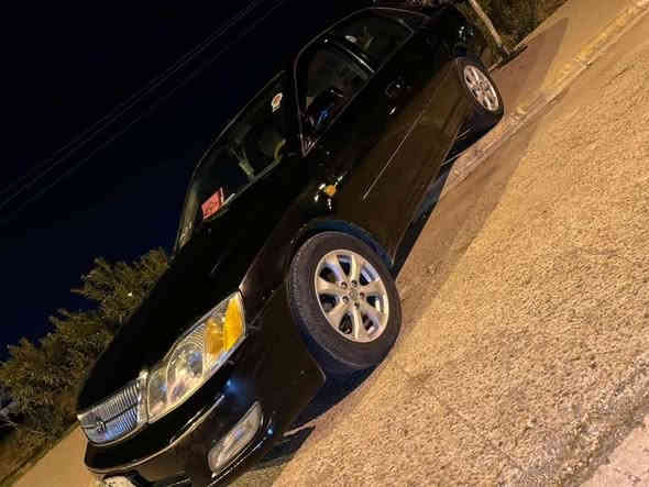 توێتا ئەڤەلۆنمۆدێل ٢٠٠١پێش و پاشی کەپسە هیچ لێدراوی و مەعجونی نیە کامل بۆیاخ کراوە لەسەر ساغی ئاڕمی پلاستیک سلێمنای ئاڕم و ئەوەلیات بەشەرت ٤ تایەی لۆکی لەژێرایە بەشەرتی گێڕو مەکینە 
شوێن / پیرەمەگروون 
***********
***********
