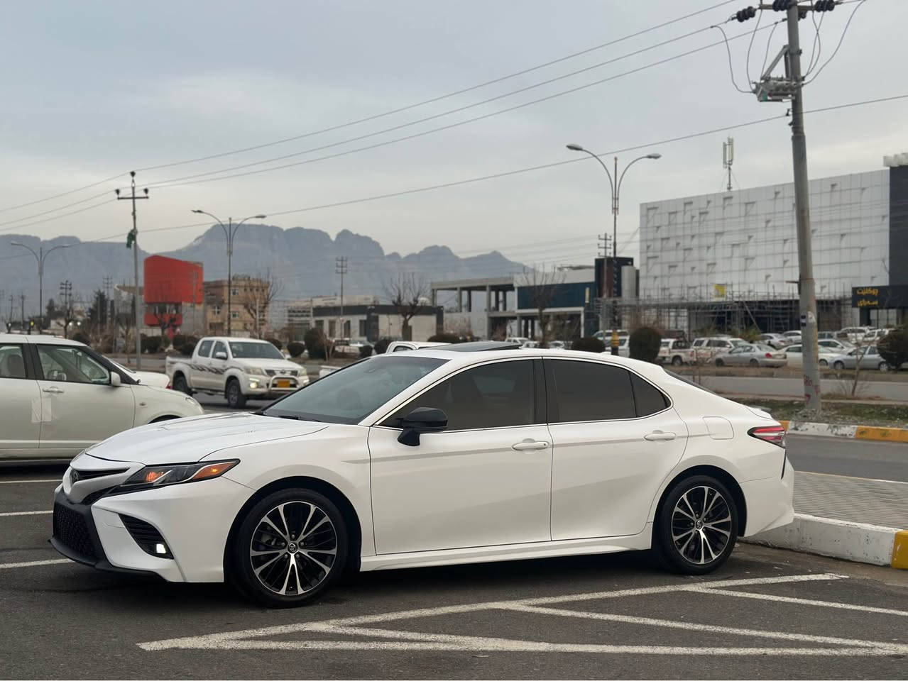 TOYOTA CAMRY 2019 SE+
سه ياره كه به س بؤنيت بؤياخه بيناو گرتن بي ئيرباگ يه ك pdr بچوك هه يه سه ياره كه فول مواسه فات سلايت گيرو مه كينه كاره باي رادار به شه رت هه موو گيان به شه رت نرخ-١٩٥$ مه جاليك كه م 4T1B11HK4KU170662 رقم شانسي 
***********
*********** رانية, السليمانية
