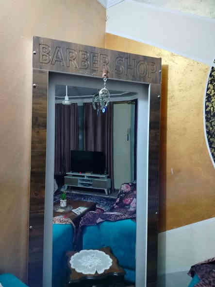 ب 200 الف فقط كرسي حلاقة مع مرايه. .وهناك لدي مغسلة صالون حلاقة ب25 الف اضافة الى سخان  ذات سعة 60 لتر ب40  الف ومغسلة ب25 الف..واللي يريد بس حاجه ..يدلل..الكل يصير المجموع 265 الف

بغداد/ الكرخ
موبايل/ ***********
