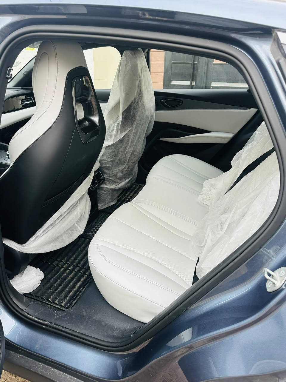 السلام عليكم
بي واي دي سيل 06 فول مواصفات مكفوله كفاله عامه وماشيه ٢٠٠٠ كيلو ورقم بغداد باسمي 
السعر ٢٣.٥٠٠.٠٠٠ عراقي وبيها مجال 
مكان السياره بغداد / حي الاعلام
للاستفسار ***********
