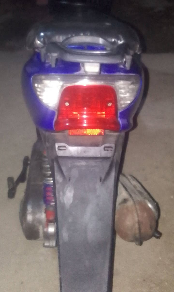 السلام عليكم عندي دراجة عصفوريه فحل نضيفه للبيع لسعر 350بيها مجال رقم واتساب *********** مكاني بغداد الدوره
