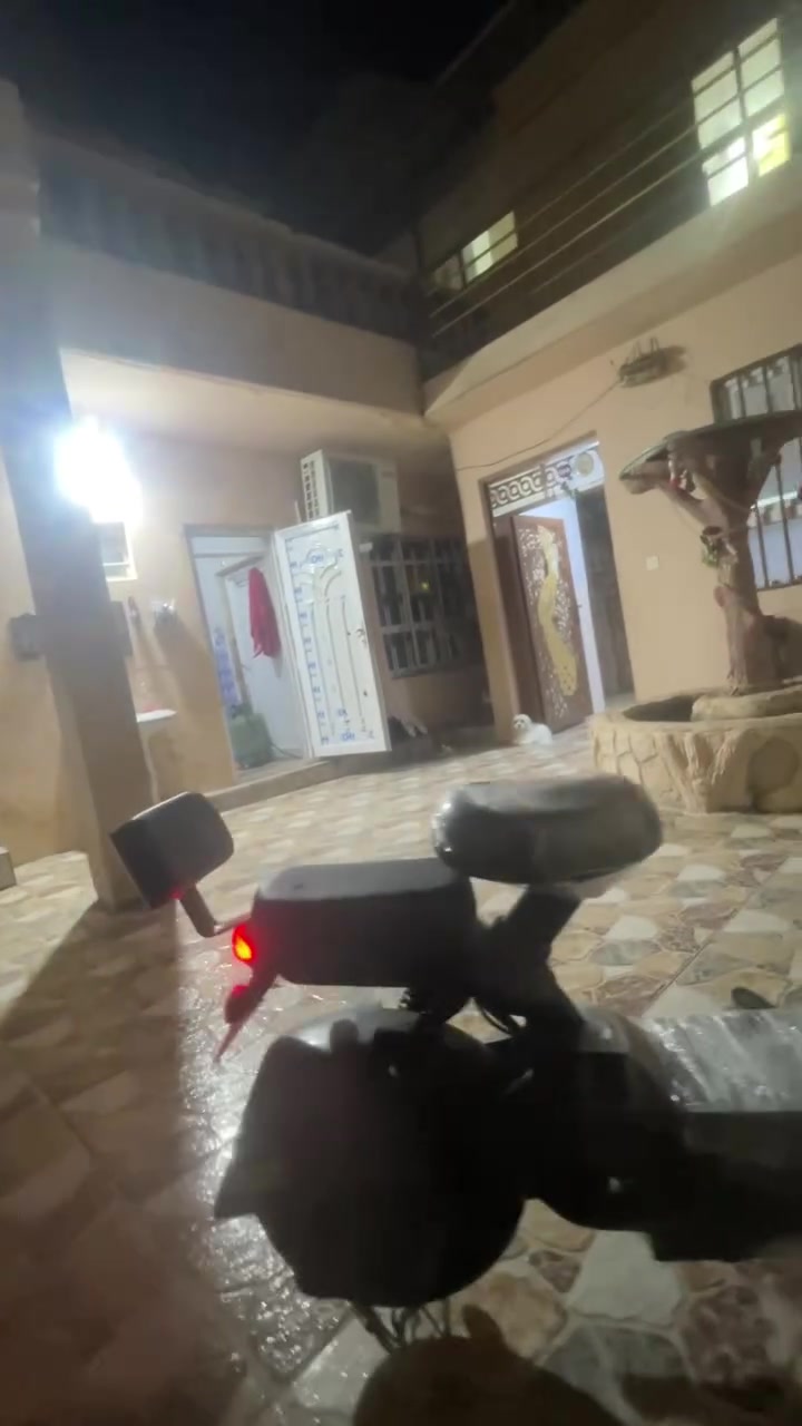 ماطور شحن للبيع مراوس اب بزون شعندك نزل
عقل شغال 
هورن شغال
اشاير بك لايت شغال
ضوء شغال 
شاشه تحددلك العطلات  البي 
السعر ٢٥٠ وبي مجال رقم ***********
