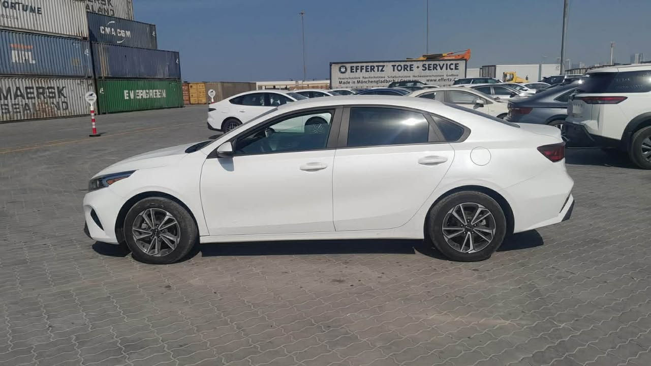 كيا فورتي 2024
السياره وارد أمريكي رقم أربيل. 
ترقيم جديد قبل يومين اترقمت 
هره وفحص وسنويه وأرقام كل جديده 
مواصفات. 
شاشه ابل كاربلاي
رادار امامي خلفي جانبي
توقف ذاتي 
قياده اليه 
محرك 2000دوش
كير سرعات
اشاير بالمري 
ويل كب بلادي
وباقي المواصفات المعروفه
السياره جديده بكل معنى الكلمه
حادثها جاملغ وبنيد بدون دواخل وجاملغ الباب بيهم شخط وانصبغن 
ايرباك سترين وراجع سستم
السياره ماشيه 14 الف فقط
السعر 137 
مكان السياره بغداد حي الجهاد 
***********
