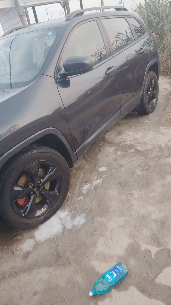 جيب بزون 2016 سياره حلوه جازه الخير حداديه اماميه خلفيه تخم تاير
تبريد ثلج تدفه كير 9  مكينه جاهزه سياره مجهزه يعني ماتصرف عليه  وحدثه سرقه مثل ماموجود بل صورها
السعر 104 وبيه مجال حك الجيه ***********
