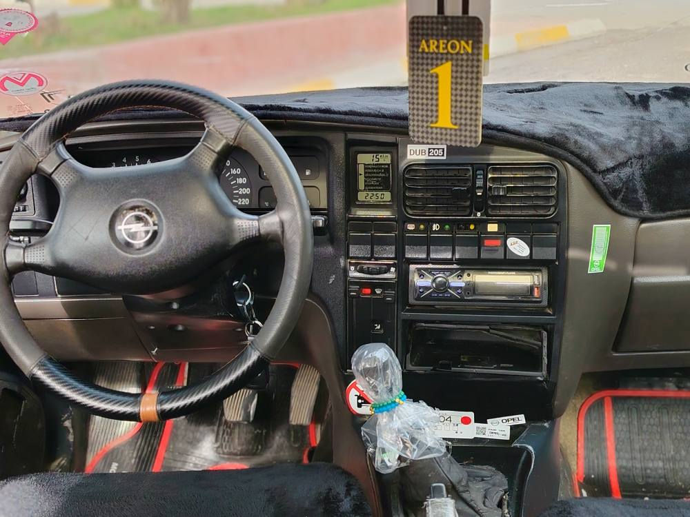 اوبل اومیكا 1991
محرک 20 و کیر عادي
کهربایات کلە شغال 
تدفئە یشتغل 
جام کهربائي
کیر ومحرک بشرط
بدون ضربە 
سلایت 
تحویل بشرط 
سعر 43 و مجال للطیبین
رقم هاتف 
***********
*********** كركوك, العراق
