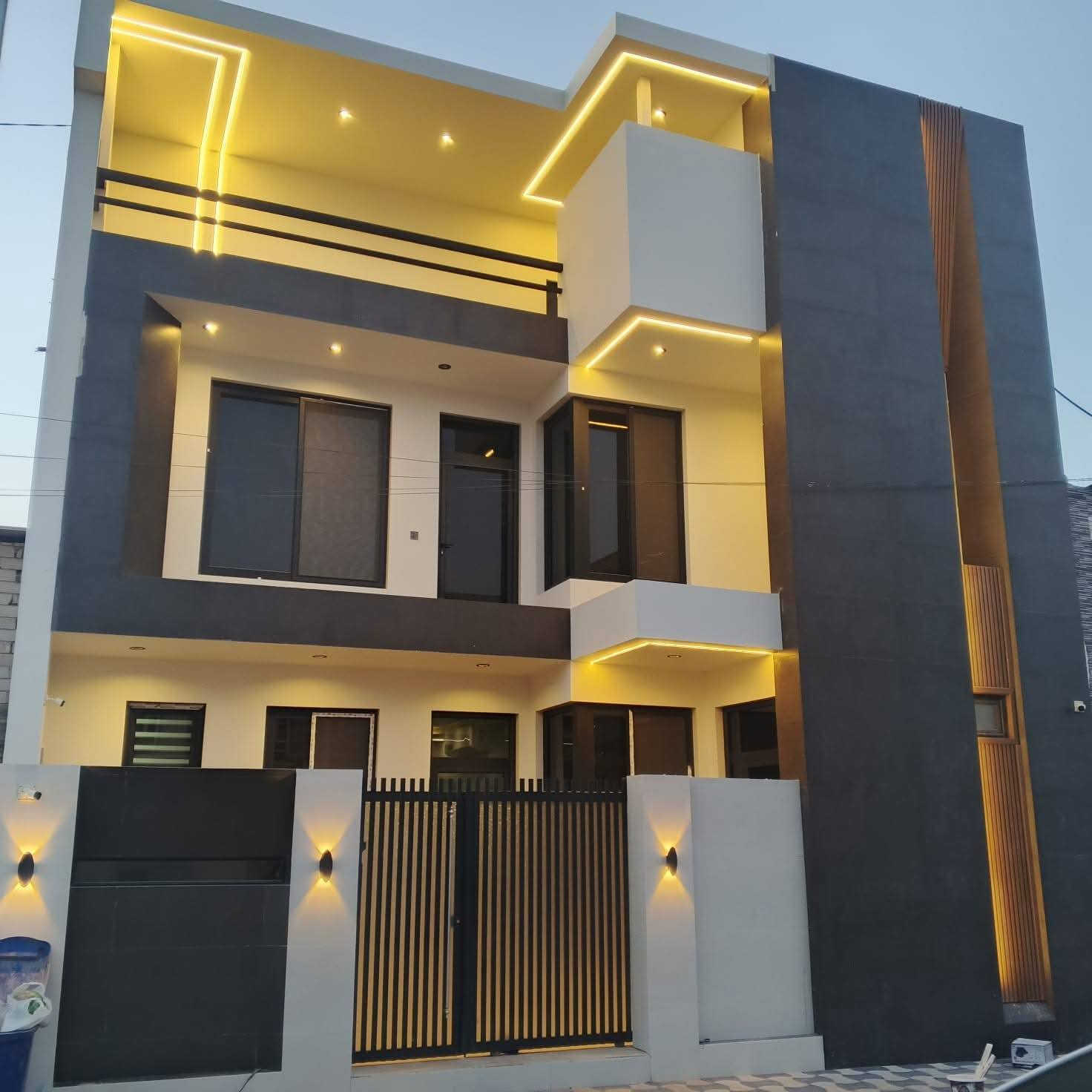 بيت للبيع مساحه ١٣٠ متر طابو
البيت مربع ١٠×١٣ ثاني بيت عن شارع كيات

حي ميسان قطاع ١٤

شارع ١٠ متر بناء حديث طابقين صب كونكريت 

البيت فول مواصفات من الطراز الحديث 

الطابق الاول غرفه وصاله ومطبخ وستقبال 

وصحيات داخليه وخارجيه ومكشوفات 

الطابق الثاني ٣ غرف وصاله وصحيات 

السعر ٣٤٠ مع مجال 

للاستفسار مكتب الخالدي للعقار

موقع المكتب حي ميسان شارع كيات قبل تقاطع شارع بوريات 

او الاتصال على الرقم التالي

***********

***********
