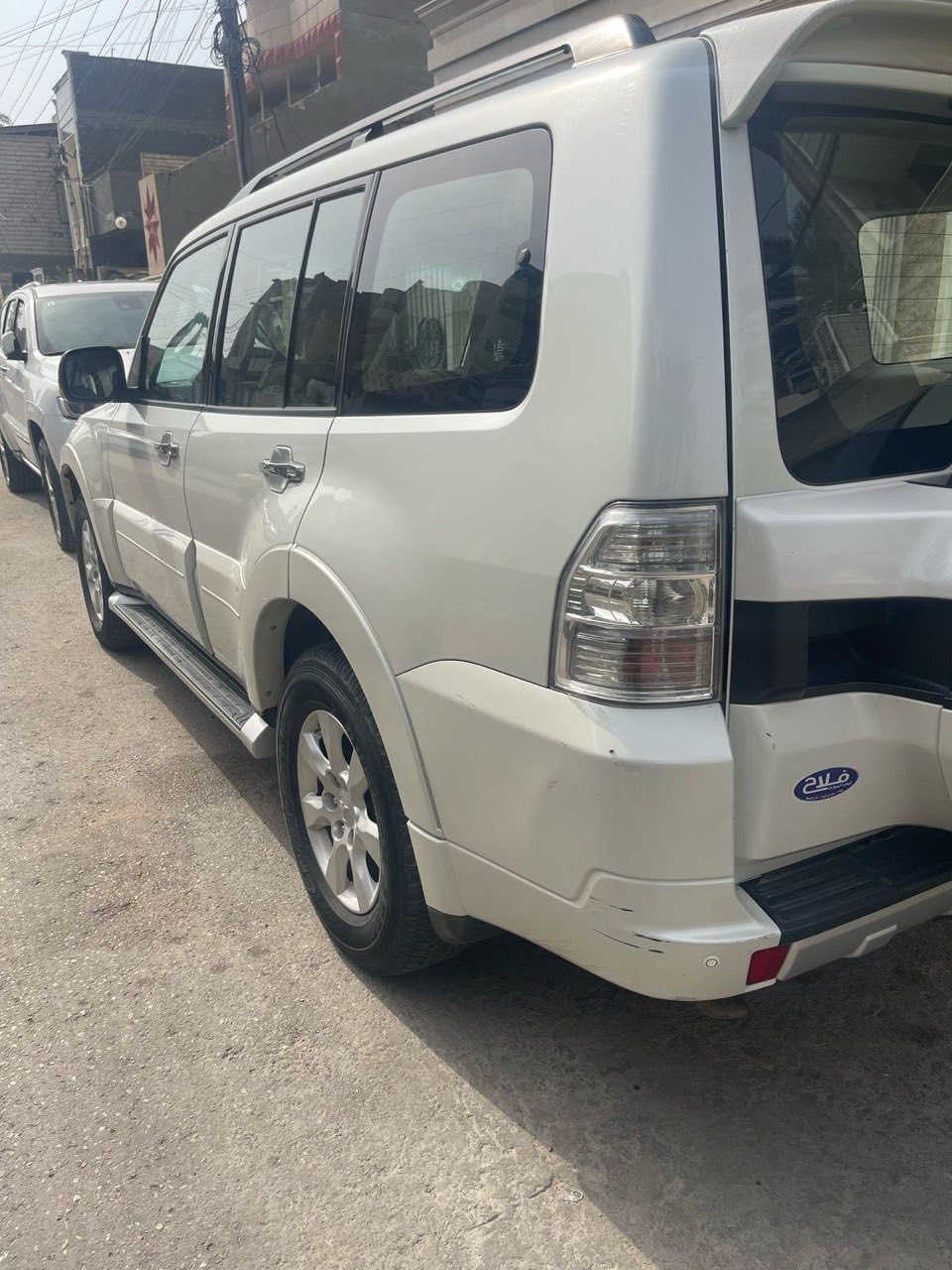 السلام عليكم
للبيع باجيرو حبتور 2015 
لون صدفي 
محرك 6 سلندر 3500
السياره بأسمي 
ماشيه 180 الف حقيقي
مكفوله كفاله عامه 

7 راكب 
دبل مروحه اضافيه
تبريد ثلج 
مواصفات 
فتحه طكتين 
كشنات كهرباء 
لايت زينون 
زراك لايت داخل 
صاج ستيرن 
 تحكم ستيرن 
سستم دمام
مري جانبيه كهرباء
بك لايت ضبابي 
السعر190$وبيها مجال
 للاستفسار خاص فقط 
او الاتصال
***********
