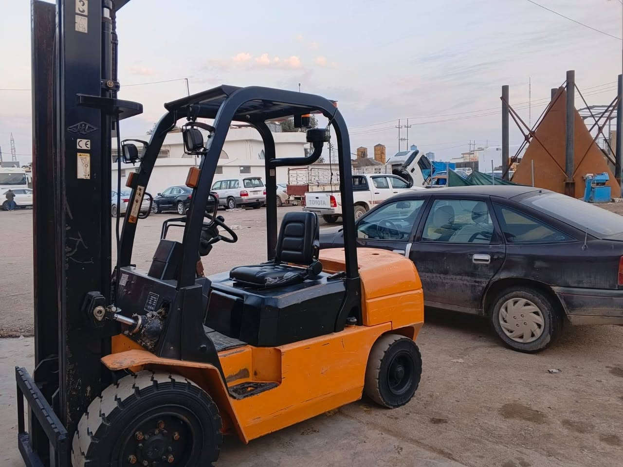 للبيع رافعه نوع HC
3طن 3حركة منفيس اوراق بي سعر 65ورقه موديل 2012

***********
