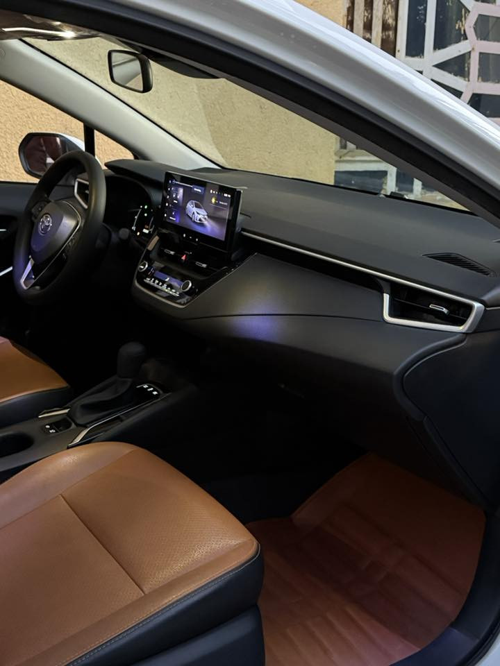 السلام عليكم (رمضان كريم )
من رخصت الادمن 
كورلا هايبرد (العلامه الزركه)
موديل 2024 
رقم بغداد 
المواصفات معروفه 
مكينه كير حداديه كلها جديد
السياره ع وضع الشركه 
السعر 148
للاستفسار ***********
