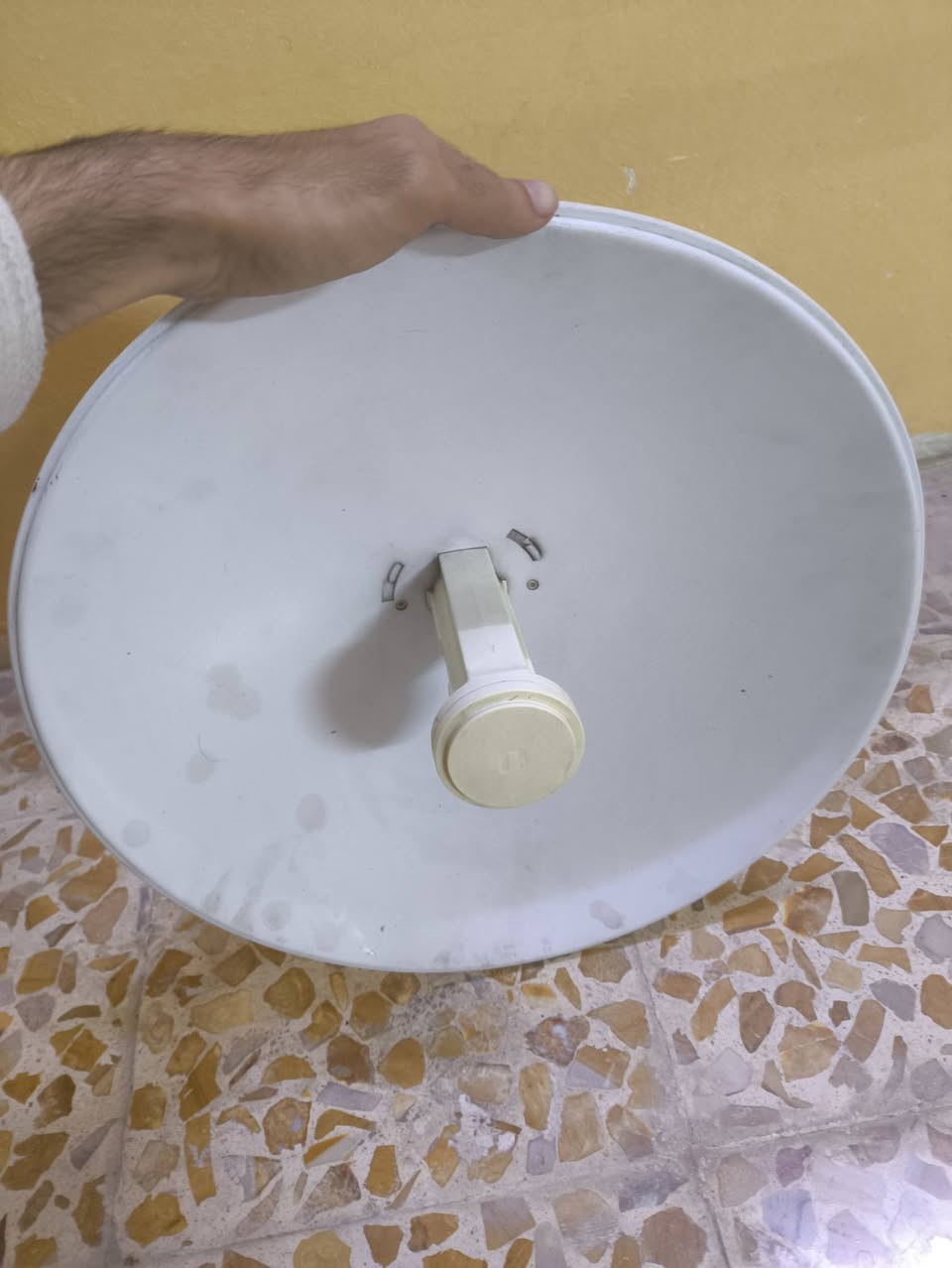 السلام عليكم اغراض للبيع 
السنك ب 25 حييل نظيف 
ماطور مستعمل ايام اخو الجديد ب 45
صحن انترنت بور بيم 70 نظيف 
الشراي يتصل ***********
