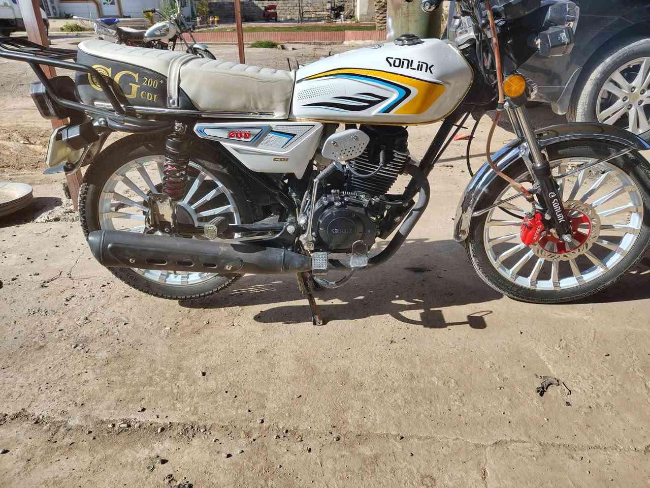 دراجة 24شكل 25 طالعه بل 25 شهر 11 دراجة وضع شركه محرك 200 ماشية 2800 المكان مكيشيفة ***********
