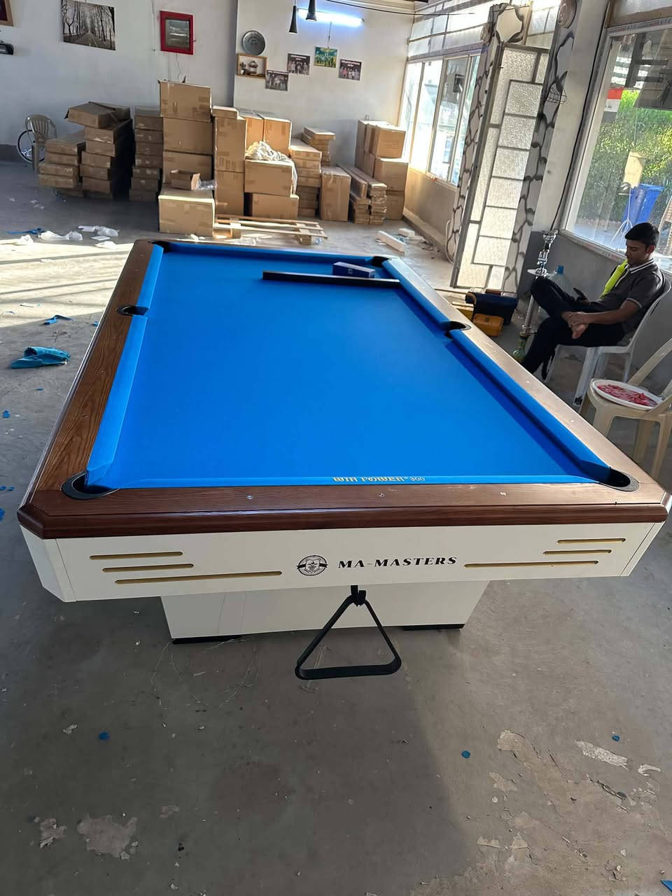 🎱 لعشاق الفخامة والتميز.. طاولات بلياردو (جديدة زيرو) بأعلى المواصفات! 🎱
✨ المواصفات والجمالية:
📦 جديدة بالكرتون: موديلات حديثة جداً وفخمة (مثل موديل MA-MASTERS الملكي باللون الأبيض والخشبي المميز، وموديل MAK Tournament pro الأسود الرياضي الأنيق).
🟢 الفراش (القماش): أصلي ناعم وسريع، يضمنلك دقة عالية باللعب ومقاومة ممتازة للاستهلاك.
💥 الباندات: مرونة عالية واستجابة مثالية للكرة.
تجي كاملة مع كافة ملحقاتها (العصي، الكرات الاحترافية، المثلث، والطباشير).
🚚 متوفر خدمة توصيل


**إذا كنت صاحب هذا الإعلان وتريد حذفه لأي سبب، رجاءا أرسل رسالة إلى الدعم الفني**