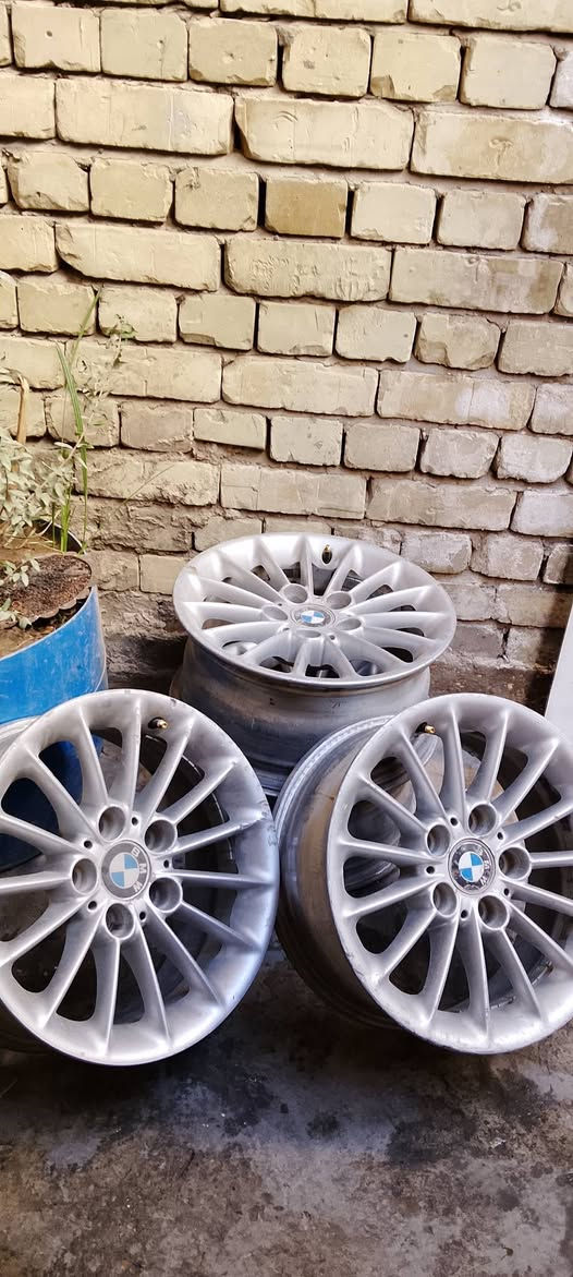 ويل BMW بي أم دبليو 46E العدد 4
السعر 250 الف  بينهم مجال بسيط مكاني كربلاء
***********
