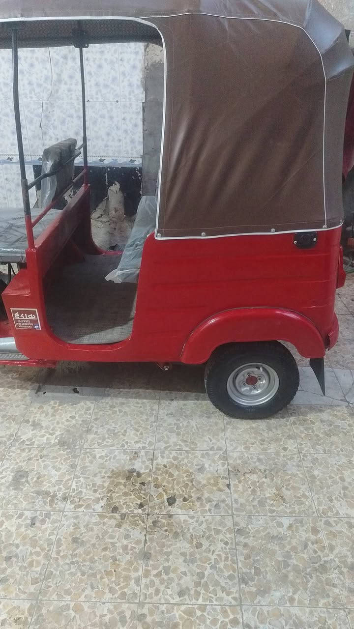 سلام عليكم  تكتك للبيع  مديل 18 اوراق اصولي  تكتك جازه من كلشي مكينه بعده بل جيس  تكتك  ما عوزه اي شي كبل للشارع  مكاني كربلاء حي العسكري  السعر  3900 وبيه مجال  قليل  الرقم ***********
