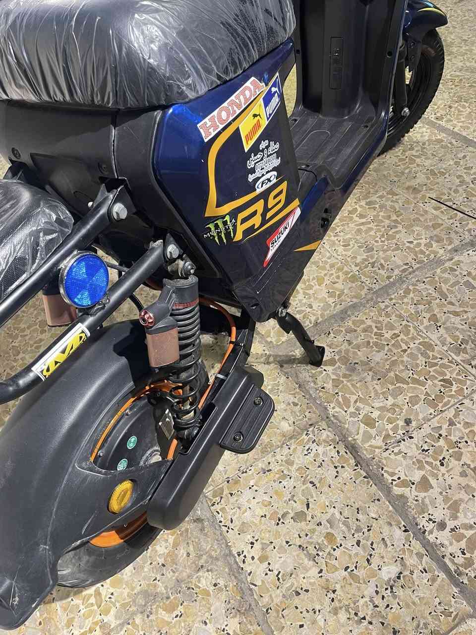 السلام عليكم دراجه R9
اشارة يمنة يسرة + دبل اشارة
هورن
لد عالي ناصي
بيهة 3سرعات 
بطاريات 5 + ملف2000حقيقي
الدراجه طياره من تمشي  ما شاء الله
شاشة ايباد ذكية تحدد العطل بالشاشة
تايرات جوبلس تايرات جدد
بريكات دهن عنبار البريك بالمكان بيهة تشغيل بصمة عن بعد 
الدراجه كلش نضيفه 
السعر 400 مكان بغداد الامين الثانيه ***********
