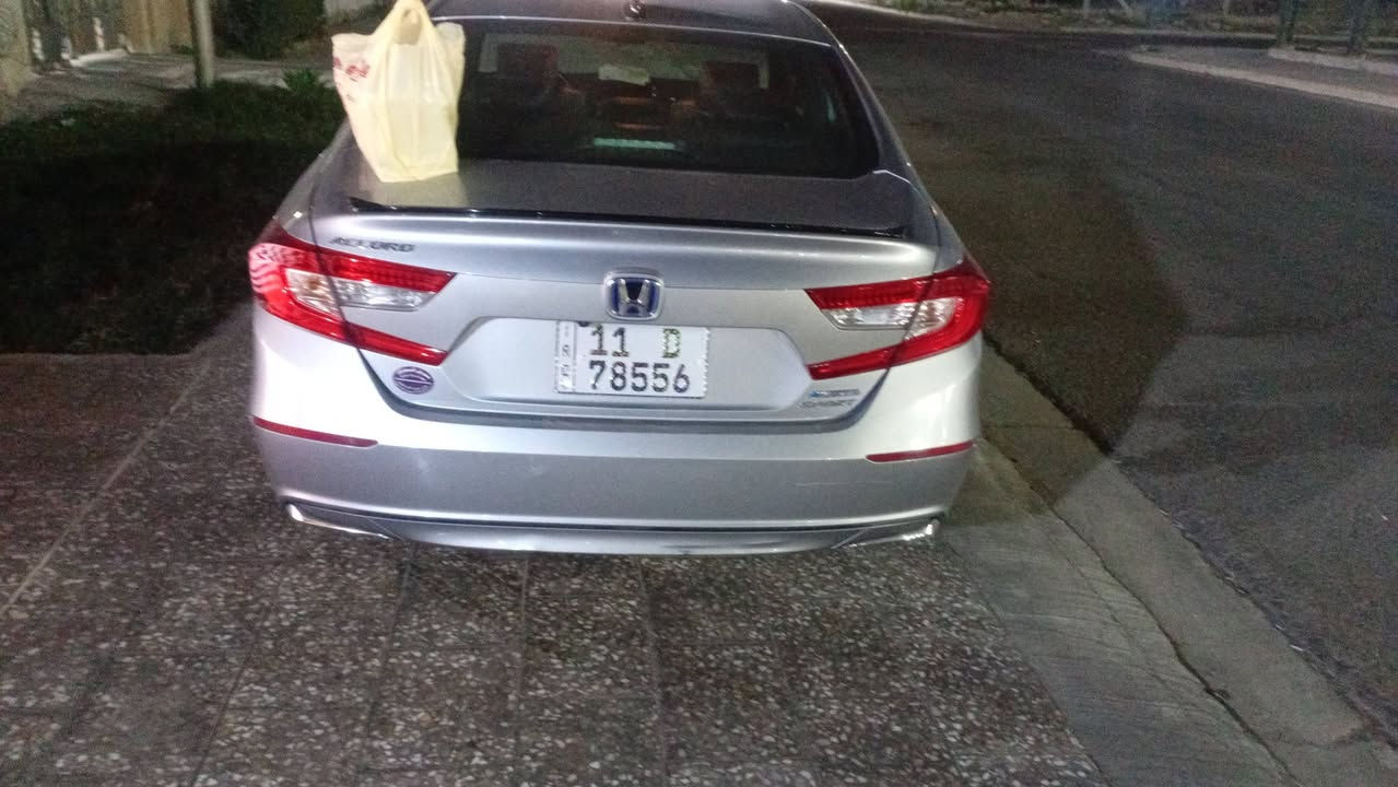 السلام عليكم 
هوندا  سبورت موديل ٢٢
رقم بغداد  ماشيه ٤٨ كيلو متر 
فول عدا الفتحه 
محرك ٢٤٠٠ هايبرد 
السعر ١٥٥ ورقه
وبيها مجال 
*********** واتساب موجود
