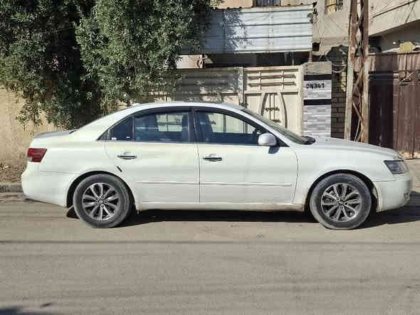 السلام عليكم للبيع او المراوس سوناتا موديل ٢٠٠٨
وارد امريكي محرك ٢٤٠٠ اربعه سلندرفول مواصفات 
فتحه 
كشنات جلد+كهرباء
تحكم استيرن 
صدر امامي خلفي جديد تخم تاير جديد ارقام وهزه جديده حادثها جاملغ امامي ايمن وبنيد بدون دواخل السعر ٨٨ وبيها مجال بسيط 
مكاني الدوره ابو دشير 
رقم الهاتف *********** بغداد
