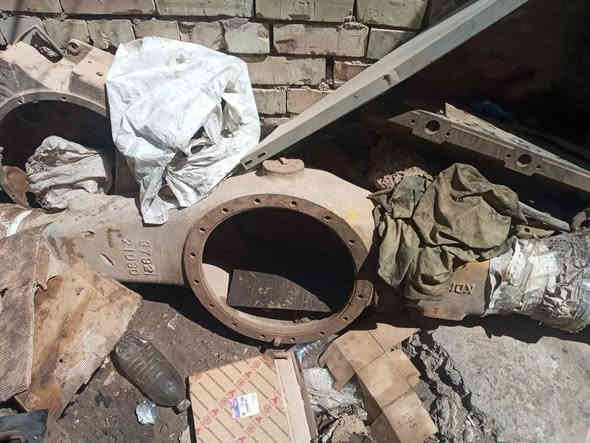 أدوات احتياطية أكسلات + كير تفصيخ + فراكات عدد ٢ + لشة جعمقه + فريم
***********
***********
