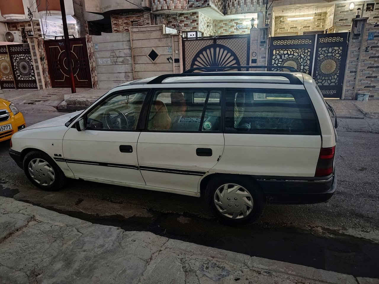 السلام عليكم..استره للبيع موديل 92🚘
كير  شرط محرك شرط🚘
رقم مسطره🚘
بدون ضرر 🚘
كابون بانزين سنويه جديده 2029🚘
مكان الموصل حي الكرامه 🚘
السعر 50وبيها مجال للطيبين 🚘
للتواصل ع الارقام التالية ....
***********  كورك...
*********** اسيا. ...
