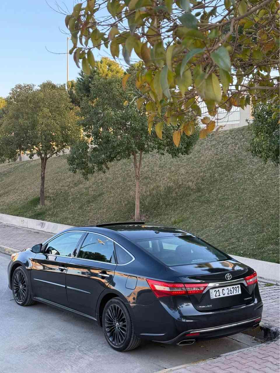 السلام عليكم ورحمة الله وبركاته 

(((((رجعتلكم بتحفه فنيه جديده))))

‏‎       ——— لـلـبـيع  ———

تويوتا افلون     —   Toyota Avalon  

وارد امريكي     —. بدون ايرباك 

‏‎الموديل           — 2017  

فئة.                 —  تورنگ  

حجم المكينه   — V6/3500

‏‎اللون               — اسود كذابي 

‏‎المسافه المقطوعه — 121.000  

‏‎حالة السياره.    — فقط الصندوق صبغ (الحادث داخل المنشور)

‏‎المواصفات 
‏‎- بصمة تشغيل 
- بصمة ابواب 
‏‎- ترحيب عند الاقتراب 
- ليد نهاري 
- فتحة سلايد 
-تشغيل عن بعد 
- رادار امامي - جانبي - خلفي 
‏‎- شاشه كبيره تدعم نظام الأبل كار باي ونظام الاندرويد 
‏‎- ستيرن بحركه كهربائيه 
- تبريد قطعتين
- تبريد منفصل 
- لايتات 3 عدسات 
- 3 وضعات قياده 
‏‎- تحكم ستيرن جهتين 
- كشنات جلد 
- شفتات ستيرن 
- كرسي السائق والراكب بحركه كهربائيه 
- كرسي السائق خزن ميموري 
- كشنات تدفئه 
- أشاره بالمرايه 
‏‎- تحديد سرعه 
‏‎- مانع انزلاق 
‏‎- ليد نهاري
- كامره خلفيه دواره 
‏‎ باقي المواصفات المعروفه 

‏‎رقم السياره    — السليمانية 

‏‎موقع  السياره — السليمانية 

((((هزه براد رقم سنويه كولها اصدار جديد)))  

‏‎للأستفسار.     — ***********—*********** السليمانية, العراق
