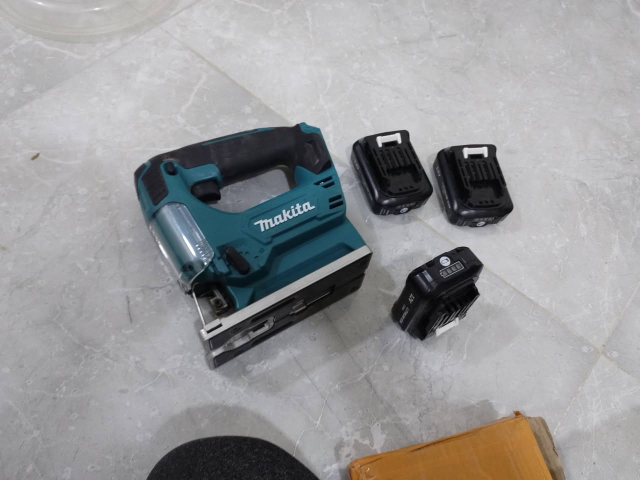 منشار تخريم ياباني ماكتا جديد السعر ١٢٥ الف
مسدس دبل مسمار جديد ٤٠ الف 
فريزه ٣٠ الف متوفر توصيل 
***********
