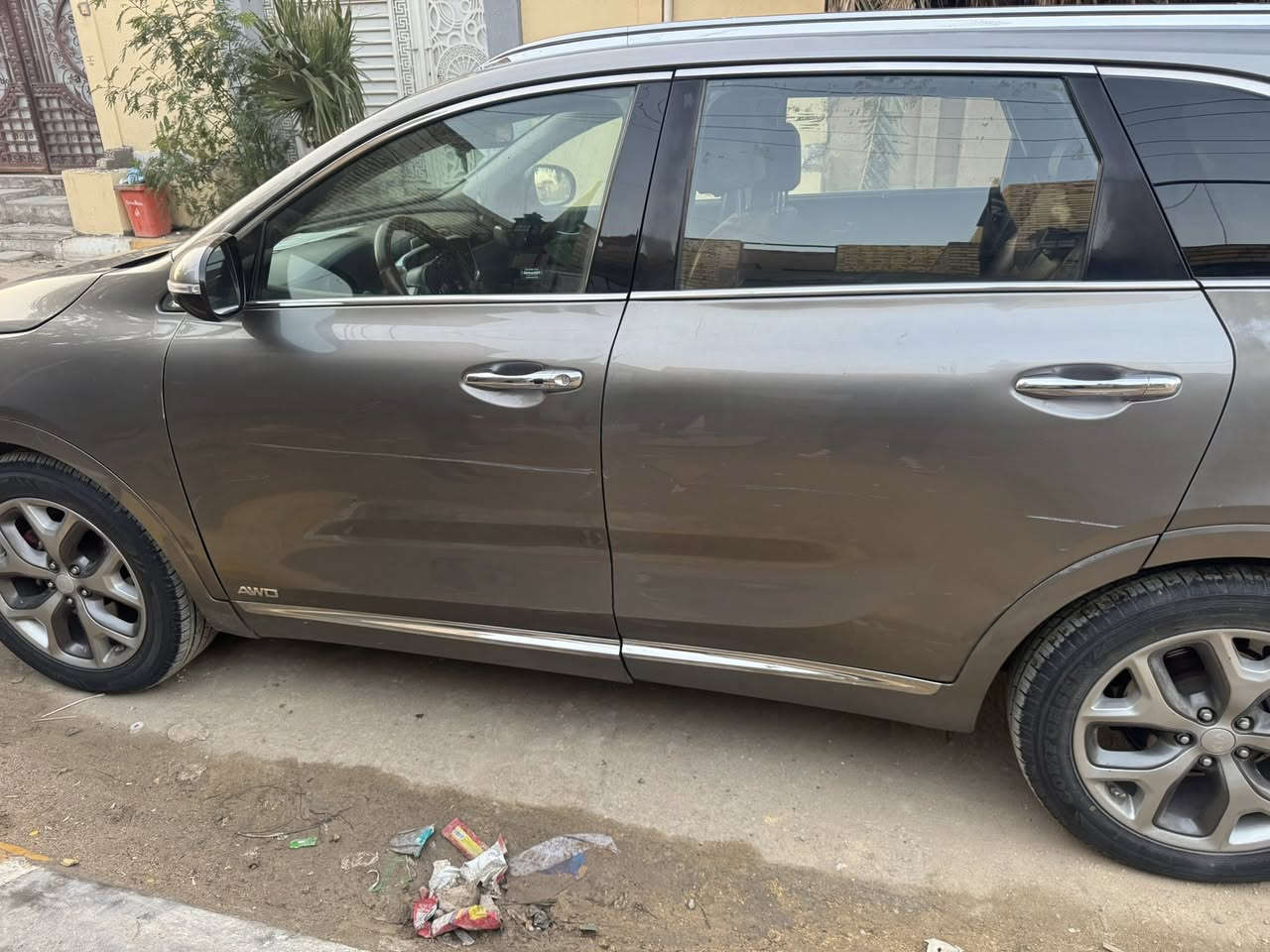 سورنتو 18 فول مواصفات ستة سندرفتحة 7 راكب ثلث قطع تبريد فور ويل  تفئة بلكشنان وبعد هواي مواصفات ***********وسنويه بسمي توني مطلعها مداور ثاني يوم ورايدها 180
