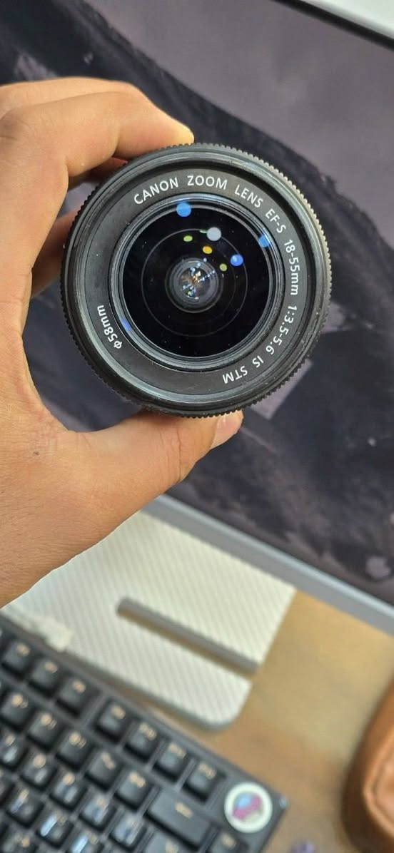 كانون 700d +عدسه 18-55
كاميرا نضيفه وتخبل شتره 15k
دقه 18 ميكابكسل 
شاشه لمس قلاب وايفاي وبلوتوث 
ملحقات جنطه وشاحن وبطارية وحزام كتف 
واتساب ***********
السعر 350الف
