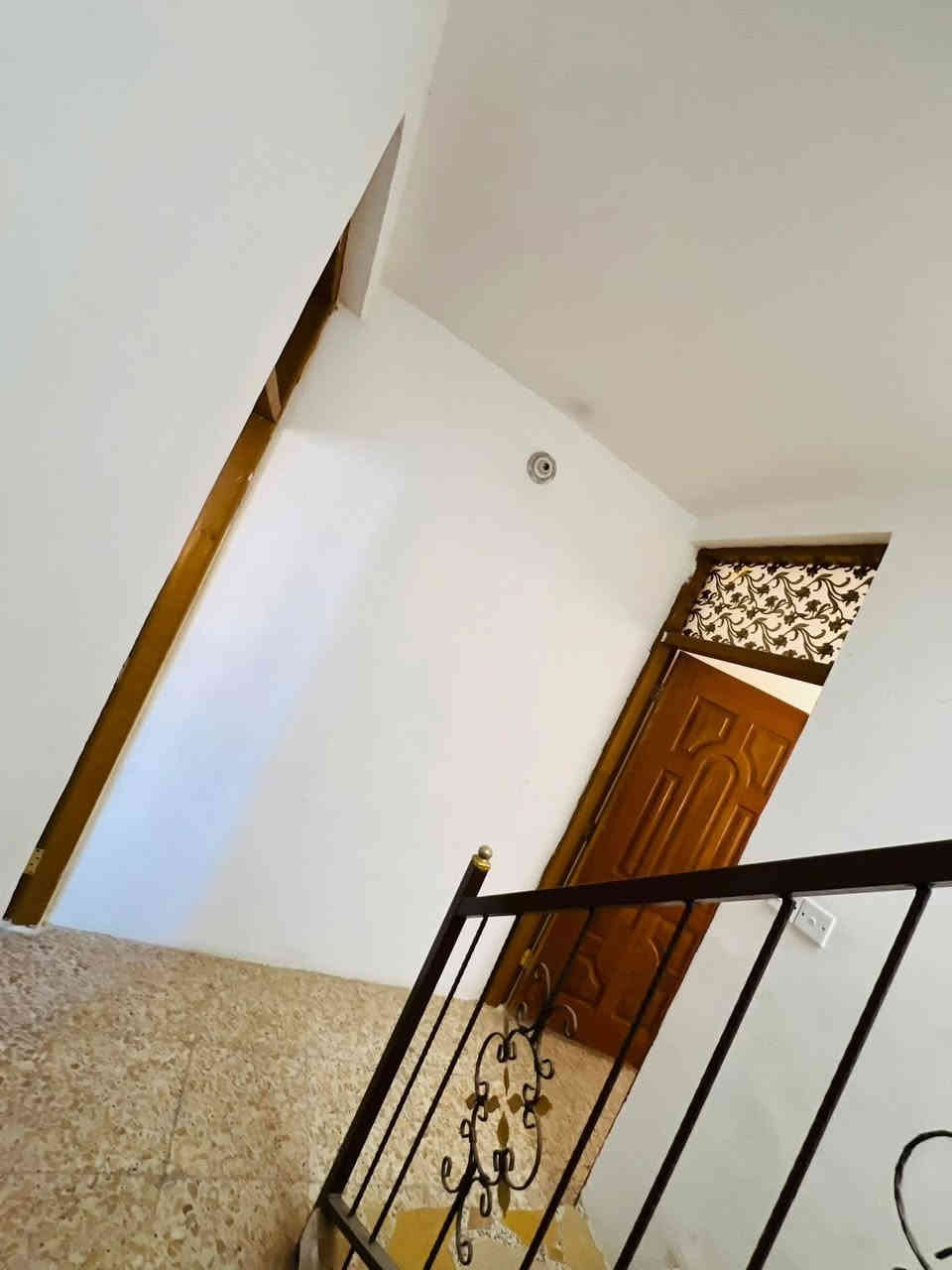 1-واقع حال (٥٠) المساحة (٤٠) يطل على شارعين مدخلين 

2-ثلاث طوابق يحتوي على -استقبال-صاله -مطبخ —صحيات

مع ثلاث غرف نوم ✅)

سعر مناسب📌📌📌

العنوان الشعب شارع الصحة خلف حسينية الرسول الاعضم 

شارع الكويتي 

للاستفسار .: ***********__***********
