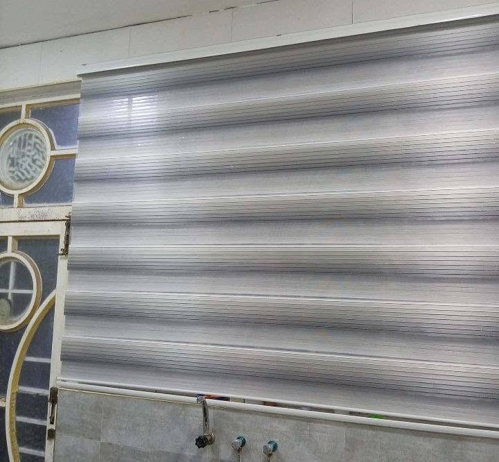بيت للبيع (٢٠٠ متر) بسعر مُناسب
المساحة: 200 متر مربع.
 جنس الارض : زراعي .
 التفاصيل: غرفتين نوم + صالة + مطبخ+ استقبال  + خدمات صحية كاملة .
 الحالة : البيت كامل وجاهز للسكن (ينقصه البيتونة فقط).
 
 الموقع 📍 : [منطقه البيضاء قرب مجمع حمود الزيدي]عندي قطعه ركن همين ٣٧٠ متر***********
