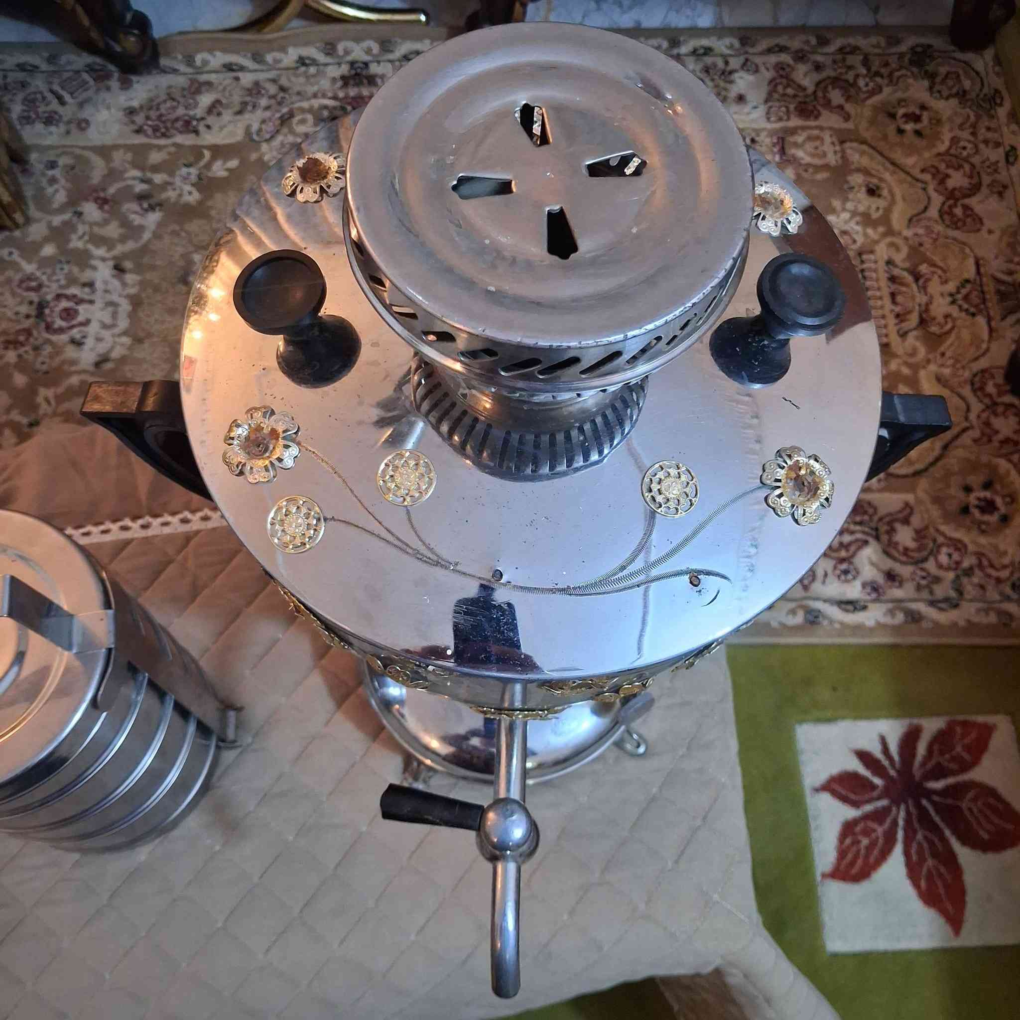 السلام عليكم / اغراض منزلية اصلية للبيع
سماور حجم كبير منقوش شغال نظيف جميل  يتكون من طبقتين
سفرطاس ستل ستيل يتكون من ٤ خانات وغلق نظيف جدا 
هاون نحاسي قديم ارتفاع ١٥ سم ونص اليدة طولها ٢٢ سم ونص 
لمبة ام الفتل رويال كامبن هولندية ماركة ام الكتلي ٣ عيون فتايل جديدة نظيفة جدا شغالة 
الاسعار خاص يوجد توصيل العنوان بغداد البلديات


**إذا كنت صاحب هذا الإعلان وتريد حذفه لأي سبب، رجاءا أرسل رسالة إلى الدعم الفني**