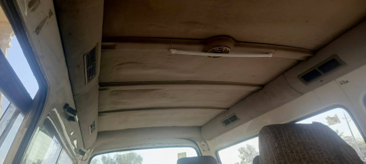 السلام عليكم شباب عندي هاي فتون للبيع موديل 2009 رقم احمر سياره حلوه وجاهزه كبل  للشغل كير اوتوماتيك محرك  ياباني سنويه كارتونيه كير محرك اكسل كفاله كهربائيات كامله دوشمه نضيفه مكاني ديالى قرب جسر السنديه رقمي بي واتساب *********** سعرها 20وبيها مجال شويه كوم حديد السياره
