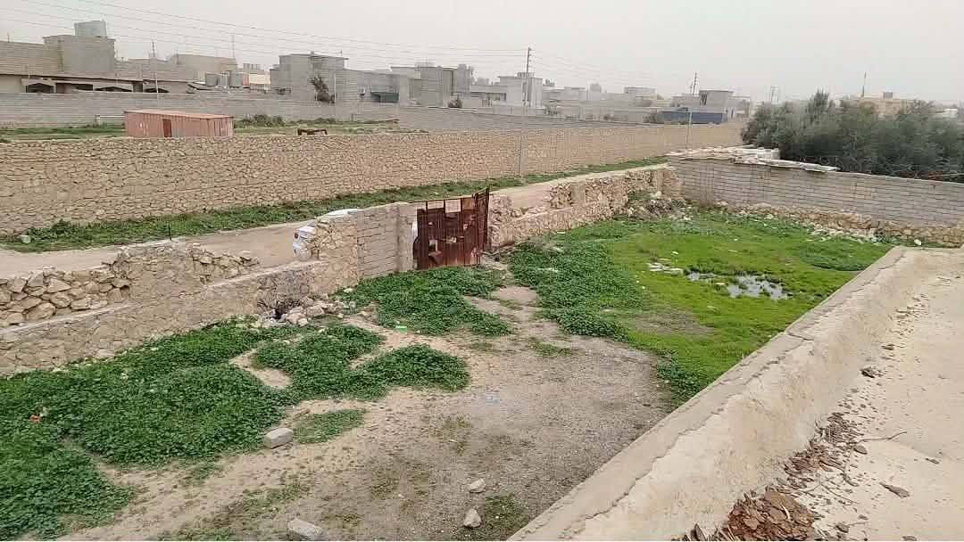 ارض للبيع مساحة نص دونم للاستفسار
‏‪***********‬‏  ملاحظه الارض بيها بيت بس على حساب ارض 
اكو واتساب هم بالرقم
بيع مستعجل
