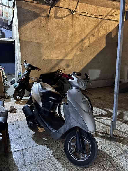 سلام عليكم دراجة ساسوكي نضيفة مامفتوحه كلشي شغال بيها سلف هندر كهربائيات نقصها باتري فقط جيب باتري وافحص اوراق باسمي السعر ٣٥٠ 
***********
واتساب فقط
