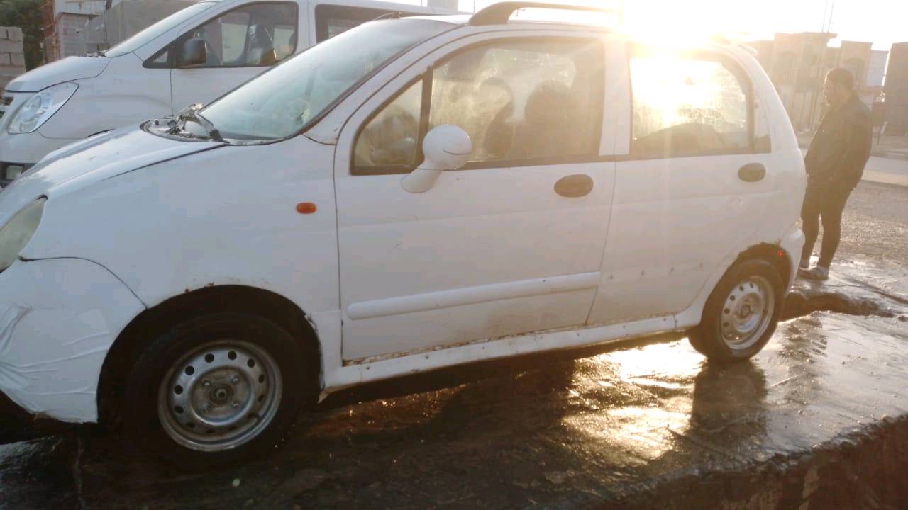 سيارة كيو كيو صاحبها نجف رقم انكليزي بيها ضربات خفيفه صور كما موضح في الاعلى بيها مجال بسيط مستعجله على بيعتها 