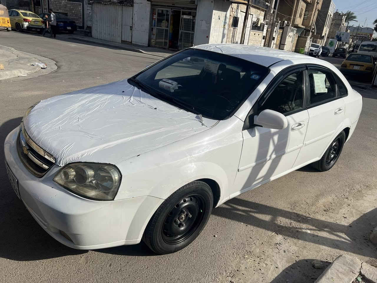 سلام عليكم سياره اوبترا موديل 2012رقم بغداد نكليزي بسمي
مكينه كير نضيف
صدر امامي خلفي نضيف
تخم تاير
تدفئه تبريد 
كهربائيات كل شغله
بيه باب الصدر صبغ اثر شخوط وجاملغ خلفي بي صبغ بدون دواخل سياره نضيفه وبالعافيه على الياخذها مكان الشعب السعر82 مجال قليل ***********
