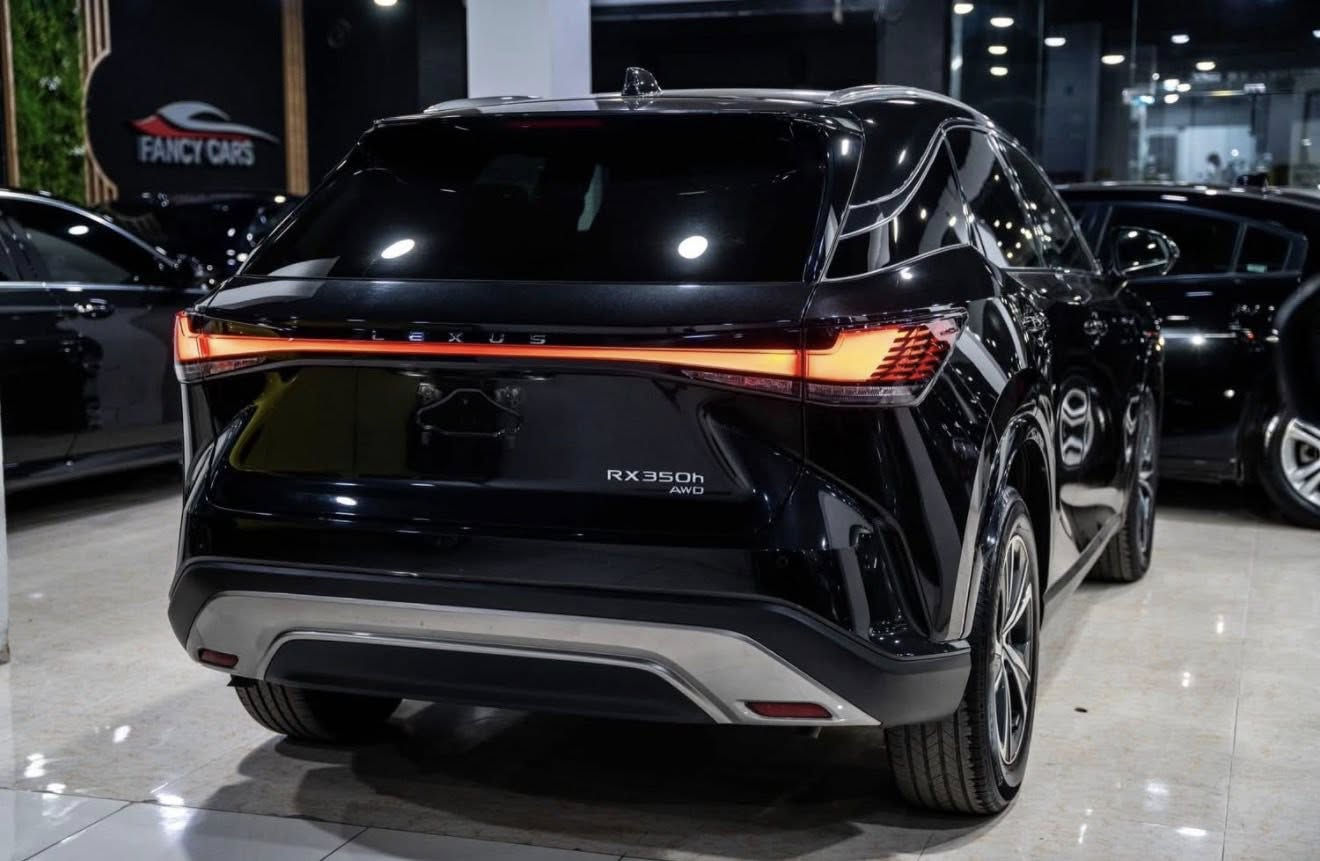 💠  لكزس RX 350h هايبرد موديل 2023 💠

🔸محرك 2500 

🔸كراسي الامامية كهرباء+تدفئة + تبريد 

🔸كرسي خزن وضعيات قيادة 

🔸شاحن لاسلكي 

🔸تحكم ستيرن 

🔸مري الجانبية شفط كهرباء 

🔸شاشة كبيره 

🔸فتحه سقف

🔸هاندبريك كهرباء 

🔸3 وضعيات قيادة

🔸مثبت سرعة 

🔸 داخل جلد لون برتقالي

🔸بصمة 

🔸عداد مسافات ٣٢٠٠٠كم 

🔸 السيارة مرقمة بغداد الرقم الجديد جاهزة وبأسمي مباشر التحويل

🔸 العنوان : سليمانيية -مرقم وع كتاب جام اسود

🔸السعر: ٤٦٠٠٠$ 

🔸صور الحادث مرفقه مع صور السيارة.

ملاحظات: السيارة بدون سبخ بدون ارباك كلين بس دعاميية مبدللة شركة

***********

❗️❗️ فقط بيع بدون مراوس❗️❗️
