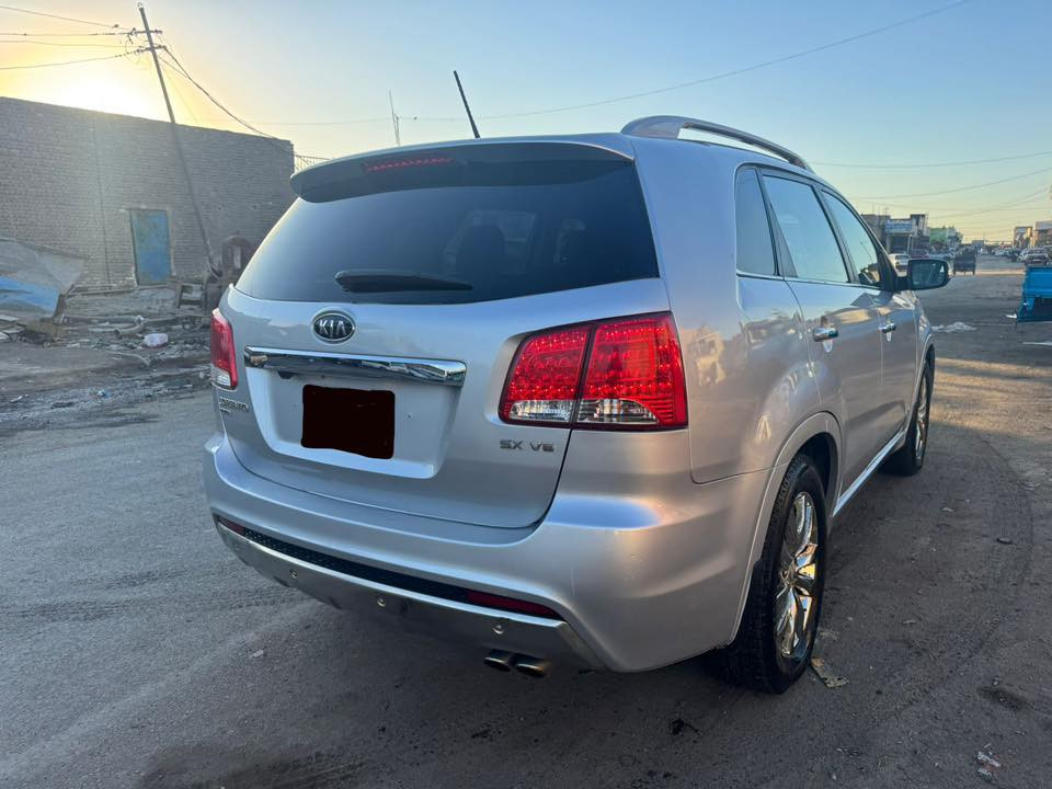 السلام عليكم
سورنتو 2013 اعلى فئة 
كصة جنطة دخول جديييد
متوم اربيل وجاهز شغل حلو كلش
فول مواصفات 
6سلندر 
7راكب
3قطع تبريد
بانوراما
كشنات كهرباء
شاشه
كاميرا
حساس خلفي
السياره كلهه جديده صدر تدفئة تبريد كله جديد
ماكو نقص برغي

عنوان السياره بغداد 
واتس اب

***********
